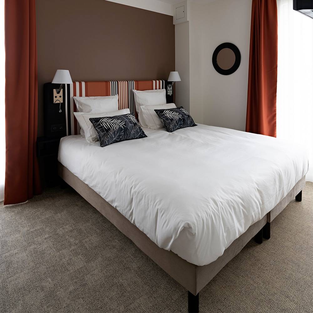 Réserver une chambre d’hôtel avec terrasse accessible PMR sur le Bassin