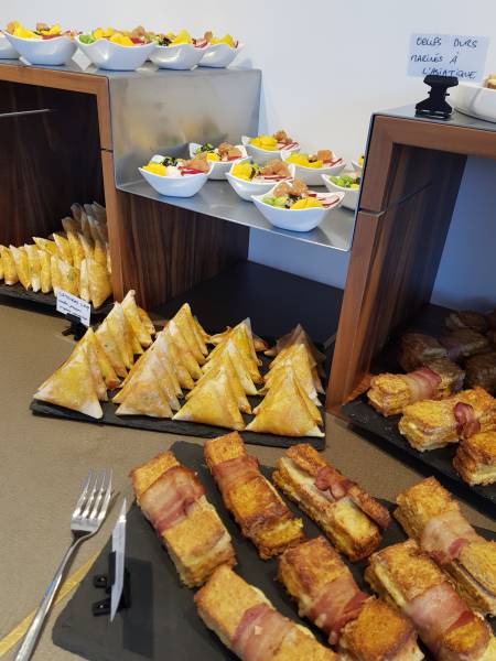 Brunch maison buffet à volonté à l'hôtel le 25